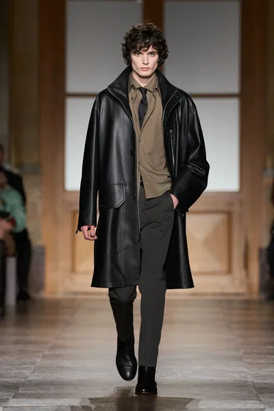 Look 1